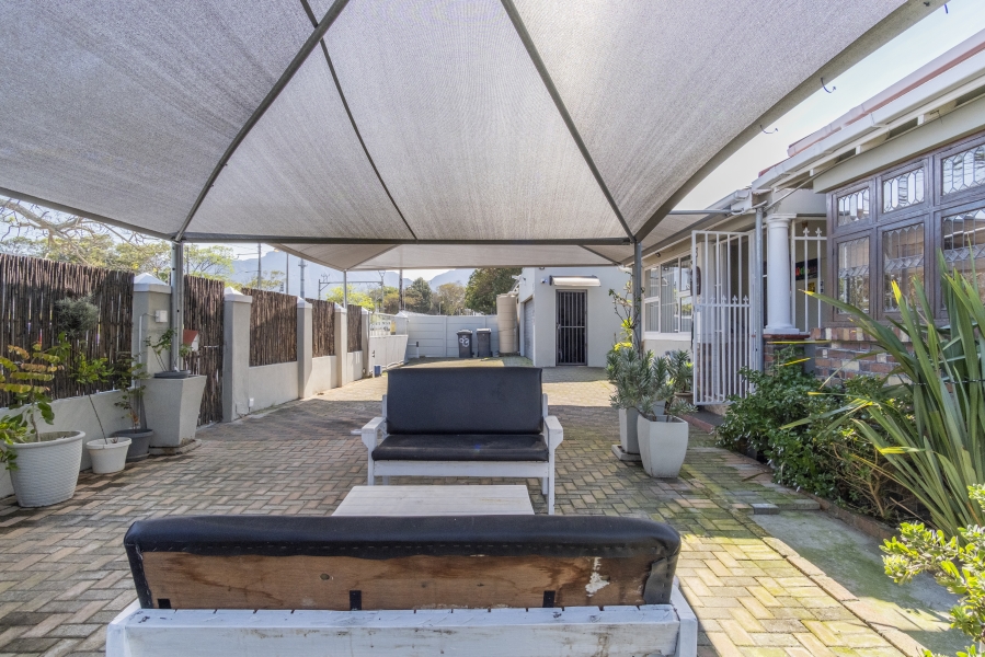 5 Bedroom Property for Sale in Wynberg Western Cape